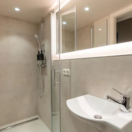 Cls Moderne City-wohnung In Altstadtinsel, Gratis Wlan, Smart Tv, Waschmaschine, Nespresso Maschine & Kapseln Inklusive, In In Direkter Umgebung Restaurants, Supermarkt, Bushaltestelle, Parkhaus, Bahnhof, Hansemuseum, Huexstrasse, Naehe Uksh 아파트 뤼베크